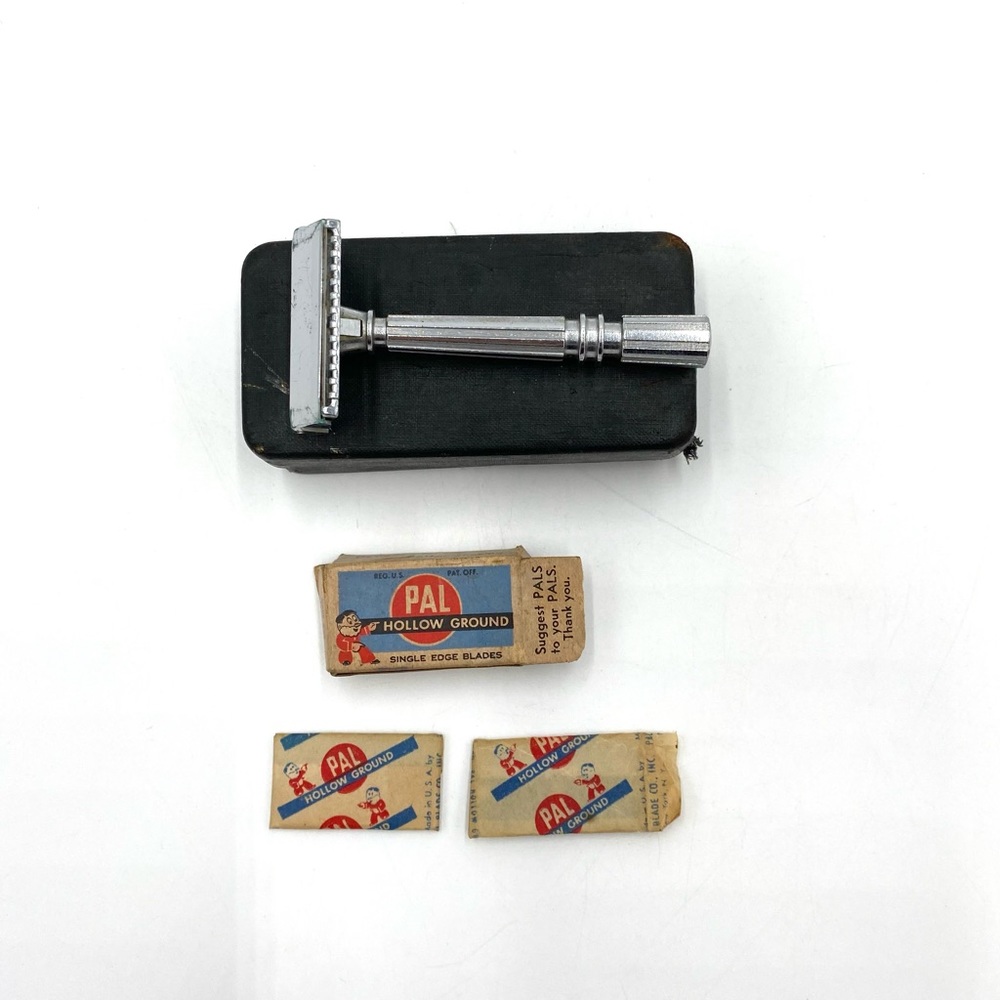 Vintage GEM Micromatic Single Edge Safety Razor Set With Case Two Razor Blades.